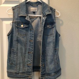 Sleeveless jean jacket